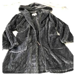 Fuzzy bath robe
